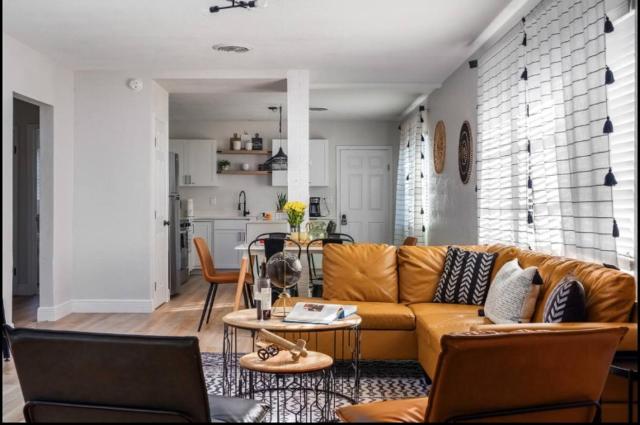 Luxury Home & Mins to Beach and Walk to Downtown