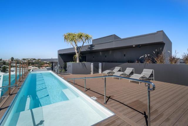 Ground Floor Apartment with Private Courtyard