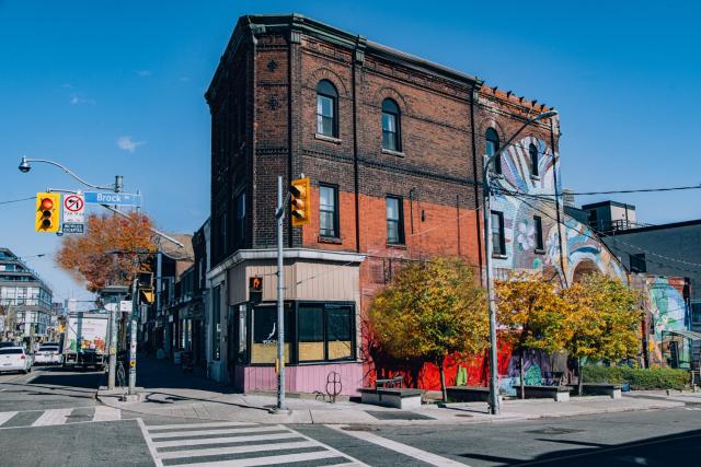 Dundas and Brock Suitel