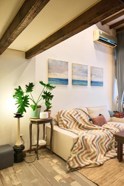 duplex 1 bedroom apartment on Wuyuan Road close Changshu Road station
