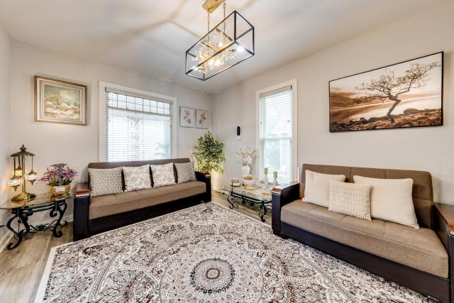1 Mi to Dtwn Elgin: Dutch Colonial w/ Lovely Patio
