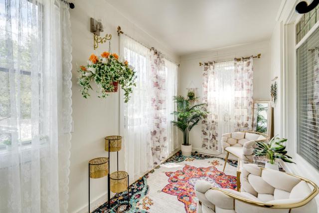 1 Mi to Dtwn Elgin: Dutch Colonial w/ Lovely Patio