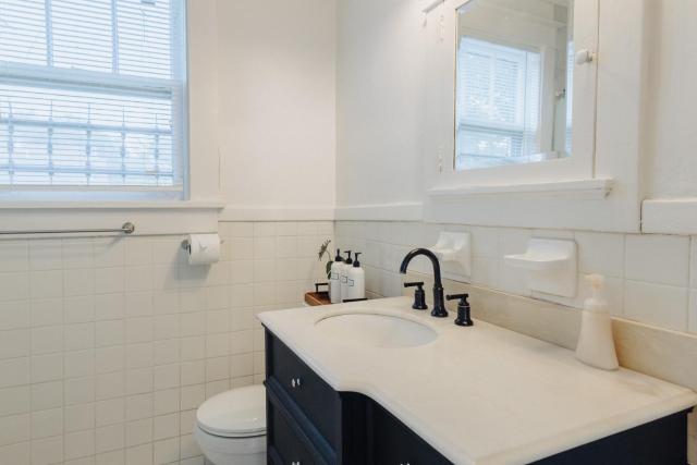 Historic Revival 2BR Midtown Memphis Fast Wifi Free Parking Yes Pets