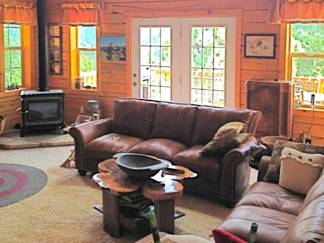 Spacious Cabin Rental with a Hot Tub for a Weekend Getaway near Denver, Colorado