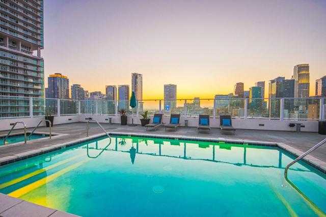Modern Loft 1BR in Downtown LA!
