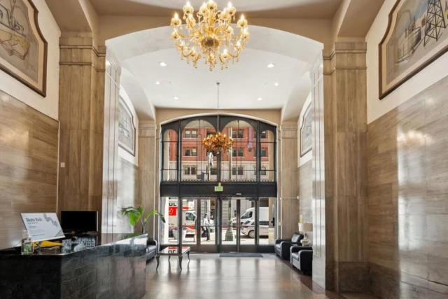 Modern Loft 1BR in Downtown LA!