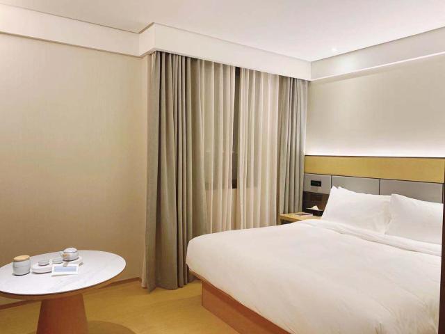 JI Hotel Shanghai Wuning Road Subway Station (formerly Changshou Road Yaxin Plaza Branch)