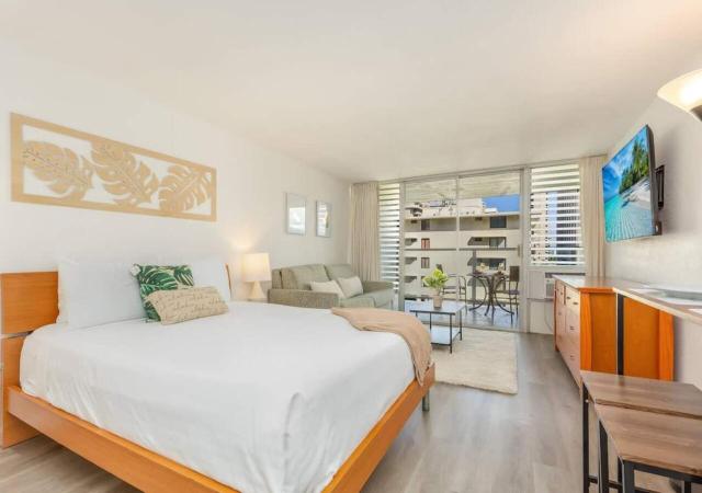 #Marbella Lane - Stylish Island Stay with City Views