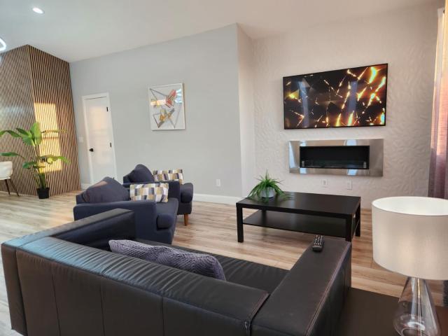 P-Chic Scandinavian Escape, Near Strip & Downtown