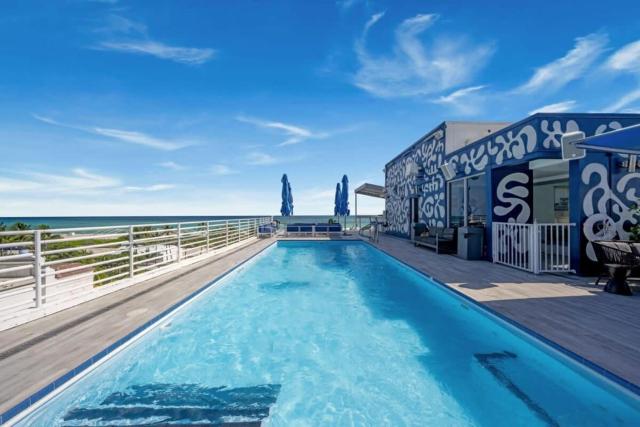 Cozy Studio Ocean Drive - Roof Top Pool with Bar