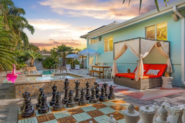 Luxury Villa Pool Jacuzzi Cinema and Game Room
