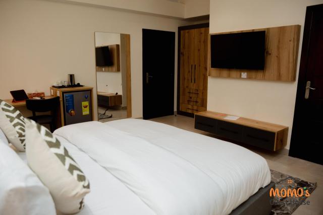 Momo's Hotel