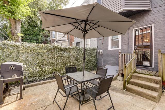 Private Backyard Jawn! Multi-Level Philly Rowhouse