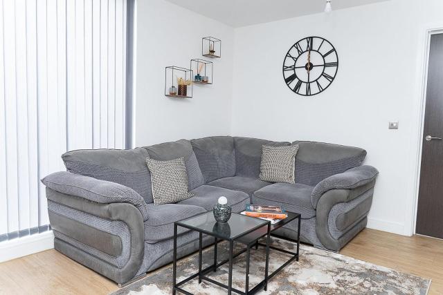 Stunning 2-Bed Retreat - AO Arena & Victoria Stn