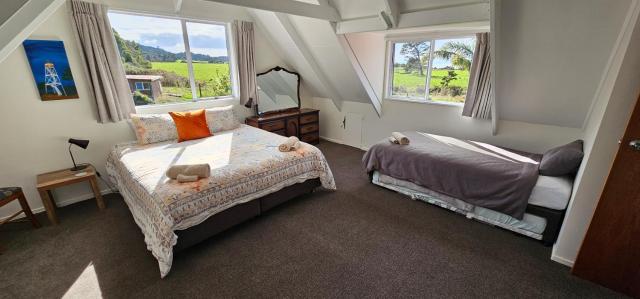 Soggy Bottom Farm House, Sea views and peacocks