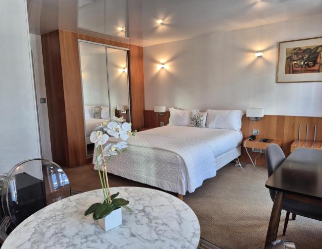 HOTEL ALISON