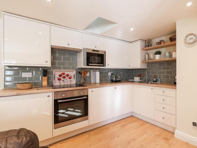 Little Cottage - Uk49275