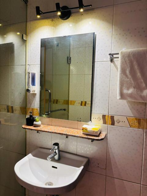 Hanoi Silver Hostel - Double Bed - Chill n Comfy