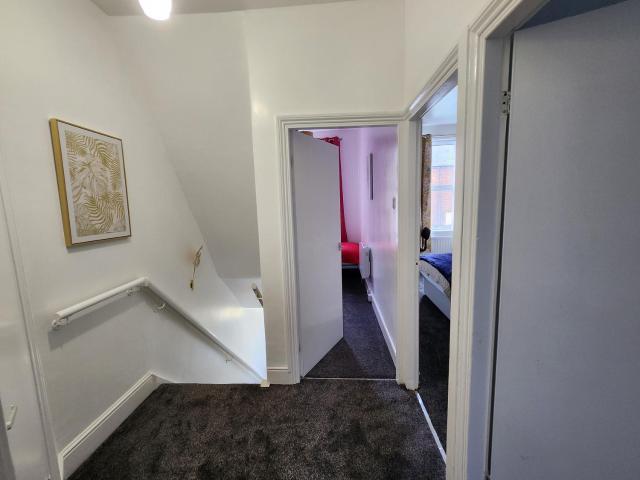 Primos Palace 4 - Bedroom House in Blyth