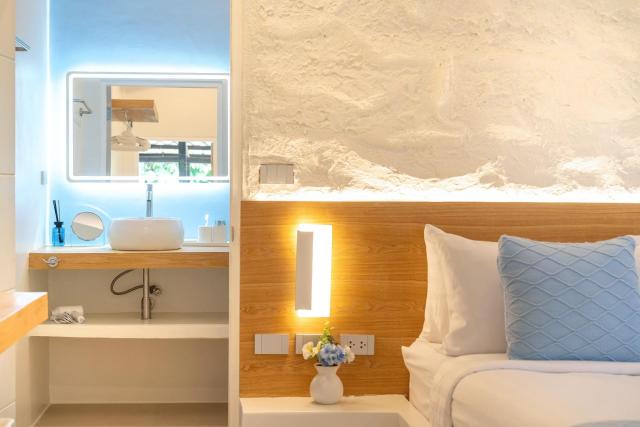 Stylish Studio with Pool - 8' walk to Rawai Beach - "Jungle Studio"