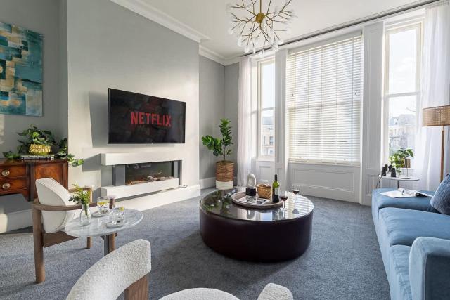 Crescent View Central & Quiet Sleeps 4