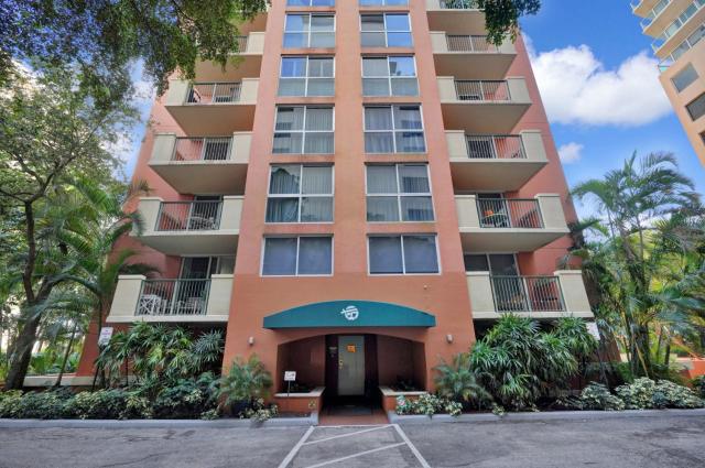 Palm Oasis, Pool and Free Parking