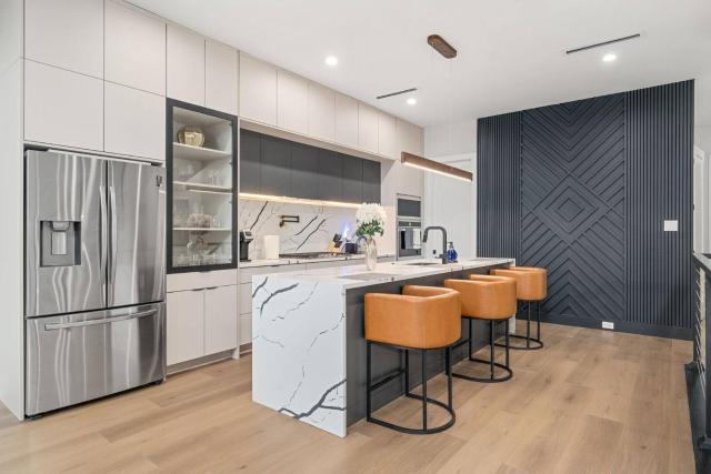 Luxurious Newly Built 5 BR 6 Bath Home w/ Rooftop
