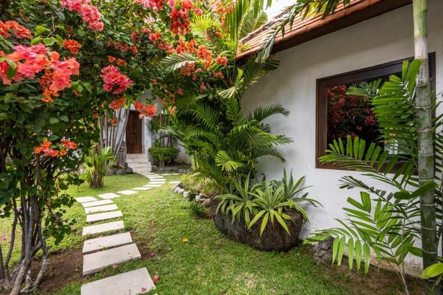 Spacious 3BR Villa with Large Pool in Central Seminyak