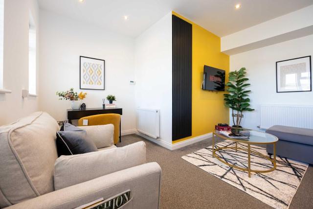 Cosy Apartment in Sale, Manchester with free private allocated parking