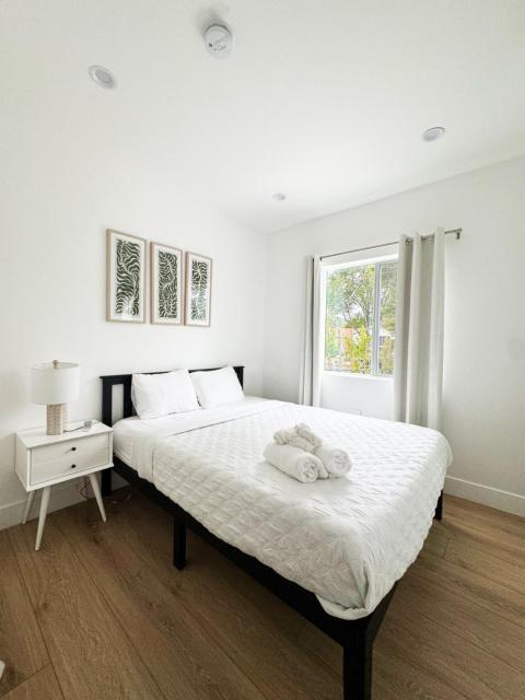 Relaxing 2BR Escape in Trendy West LA - CM-CAL