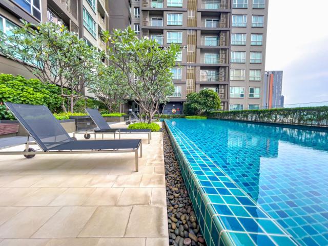 Elegant Stay near IconSiam l High-speed WiFi l BTS Wongwian Yai