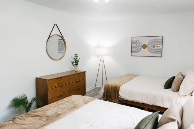 "Morning View 1" Cozy Modern Stay - College/Hiking