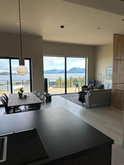 NEW! Exclusive home, 4 bedrooms, unbeatable view
