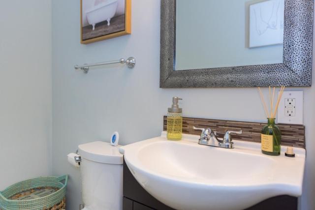 Charming and Cozy 1 Bedroom 1 Bathroom Guest Suite in Silverlake