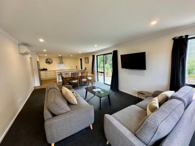 16b Alpine Avenue