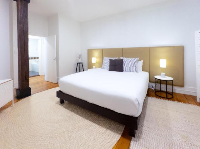 Sophistication Stay-Cation with a Roof Top Pool!