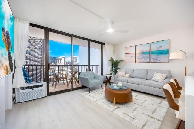 Renovated Boutique-Style Ocean View, Secret Door!