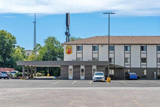 Super 8 by Wyndham Terre Haute