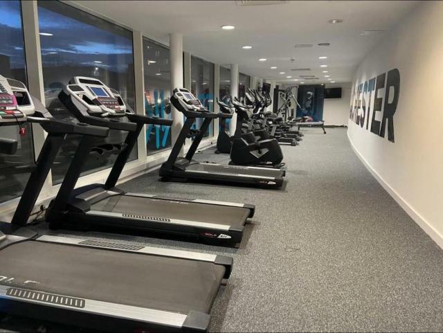Central Manchester Apartment WIth - Terrace - Gym- Free Parking- Next To Man City Stadium & City Centre