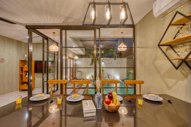 Central Umalas Villa with Pool & Bathtubs