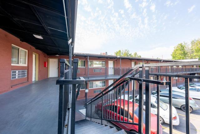 Banfield Studios By OYO Portland OR