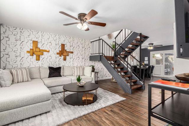 Walk to Old Town & Giants Stadium! Unit w/ Pool