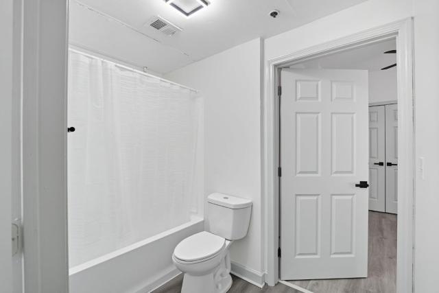 Contemporary 2BR2BA with Great Amenities
