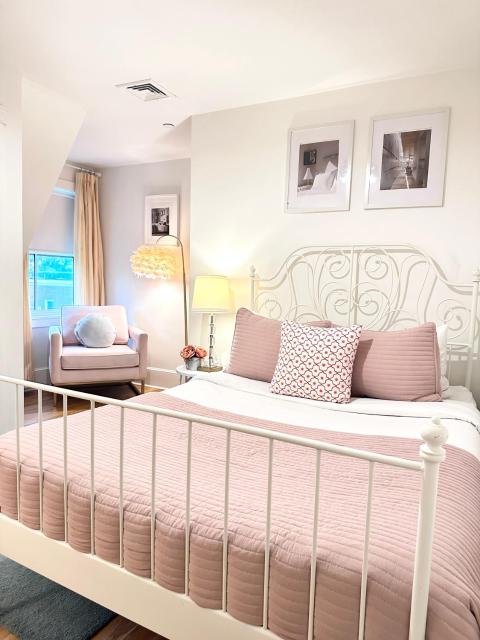 College Hill 2BR, Walk to Brown & RISD, Free Parking