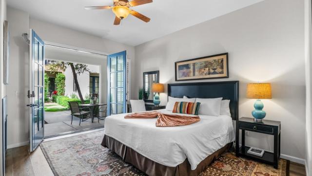LV033 Quaint Downstairs Legacy Villas Suite