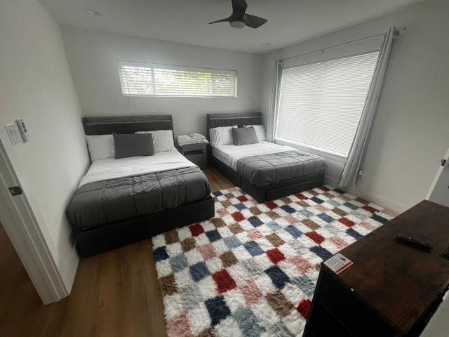 Modern 3 Bedroom 3 and a Half Bath 5 Beds Near Downtown Dallas