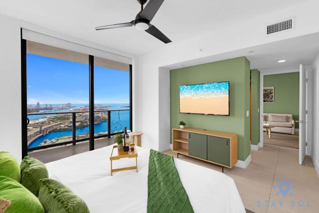 Luxury Apartment 3 Bedrooms Pool Gym Views & More