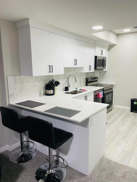 Modern 2-bed 1-bath Suite