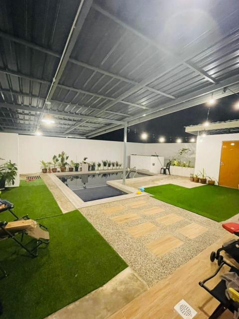 De Space Homestay with Private Pool at Balok