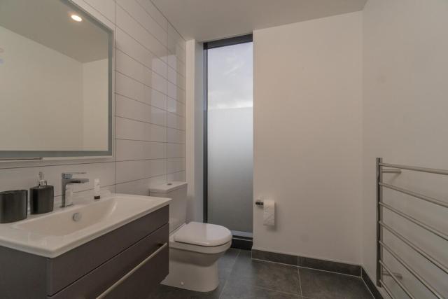High End Centrally located apartment with carpark